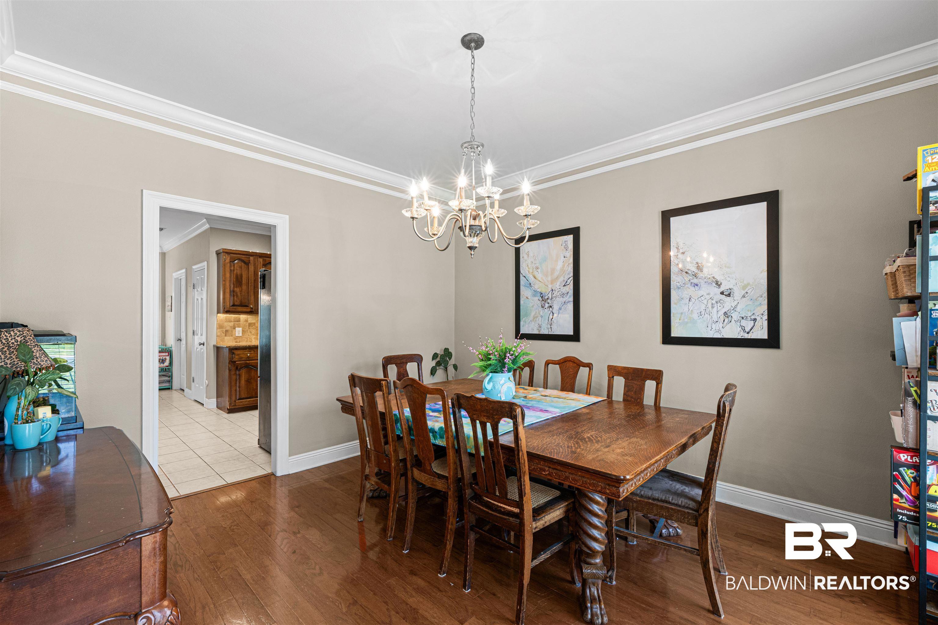 Image 4: Dining Room