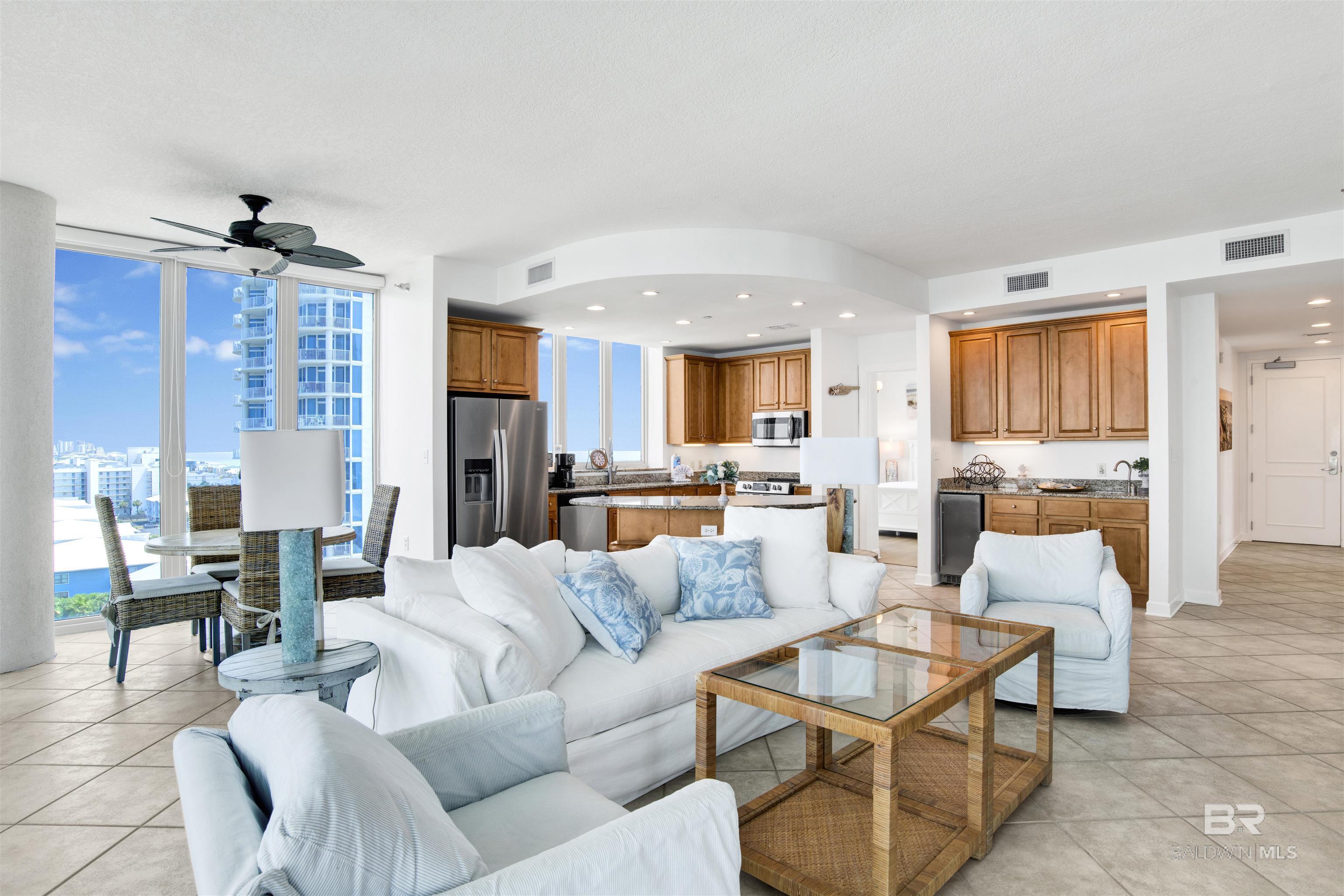 Image 4: Living Room