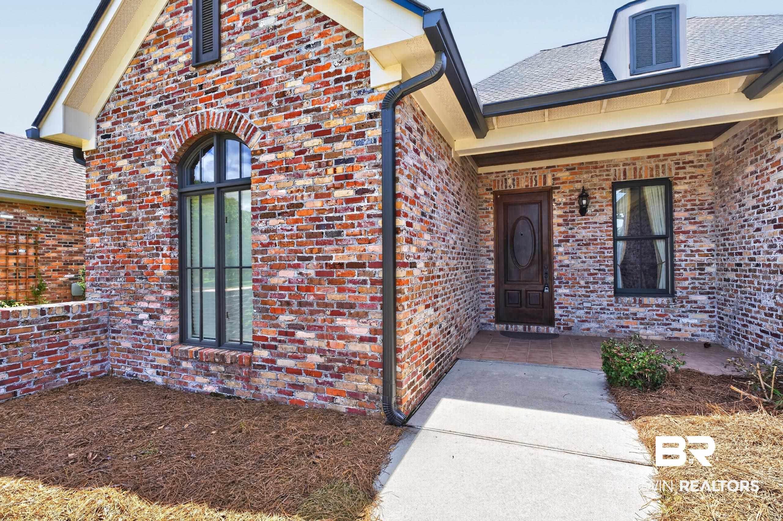 Image 3: Exterior entry