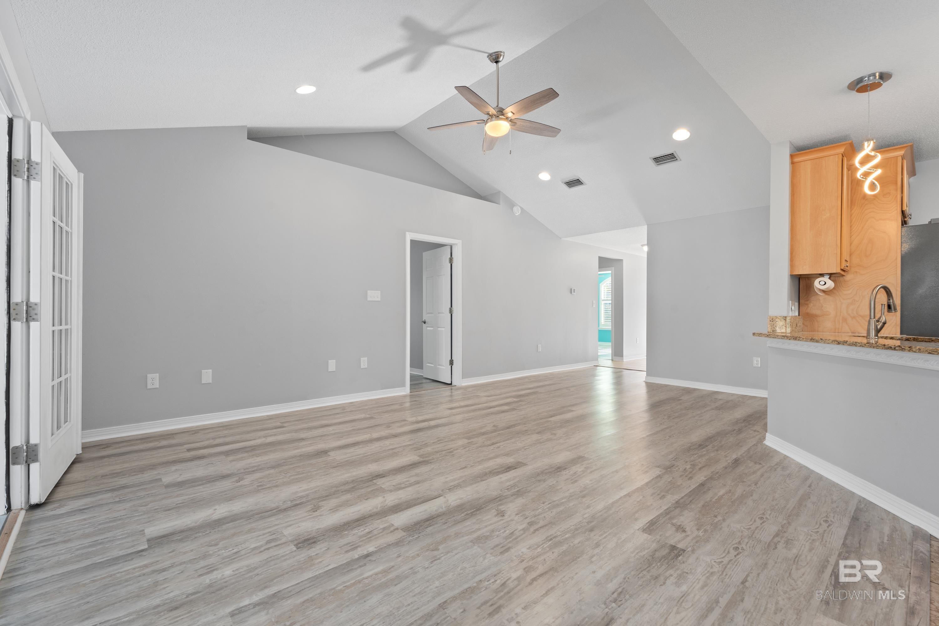 Image 3: Living Room