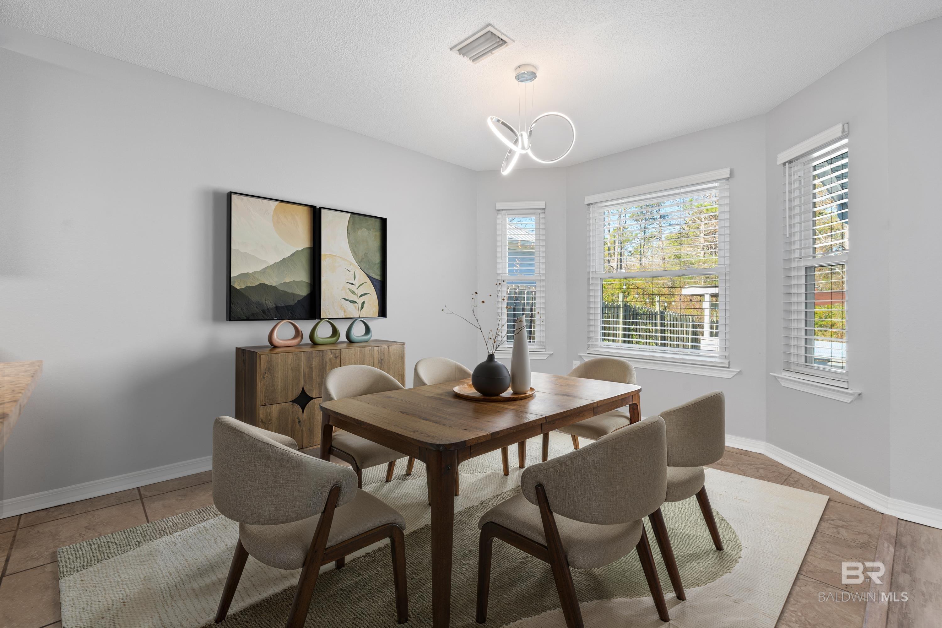 Image 4: Dining Area