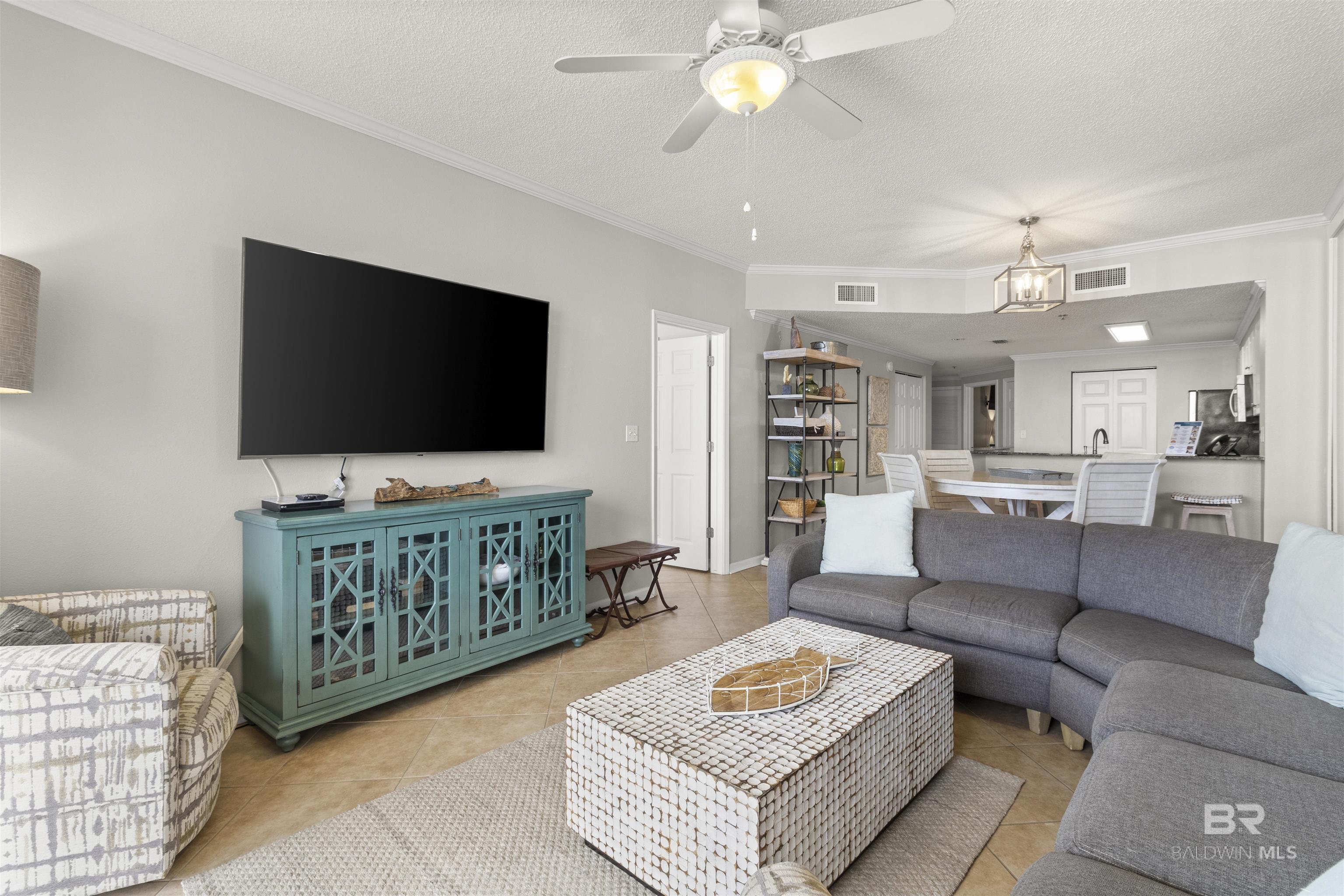 Image 3: Living Room