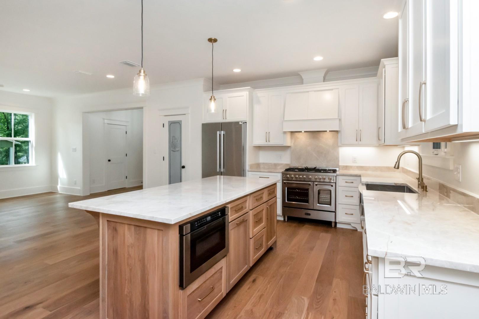 Image 3: Kitchen