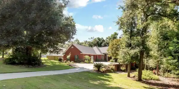 688 Deer Avenue