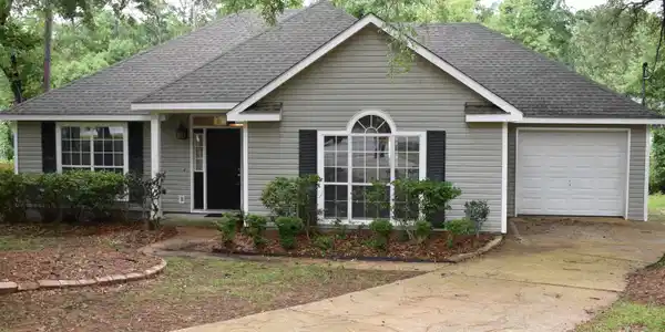 102 Ivy Circle