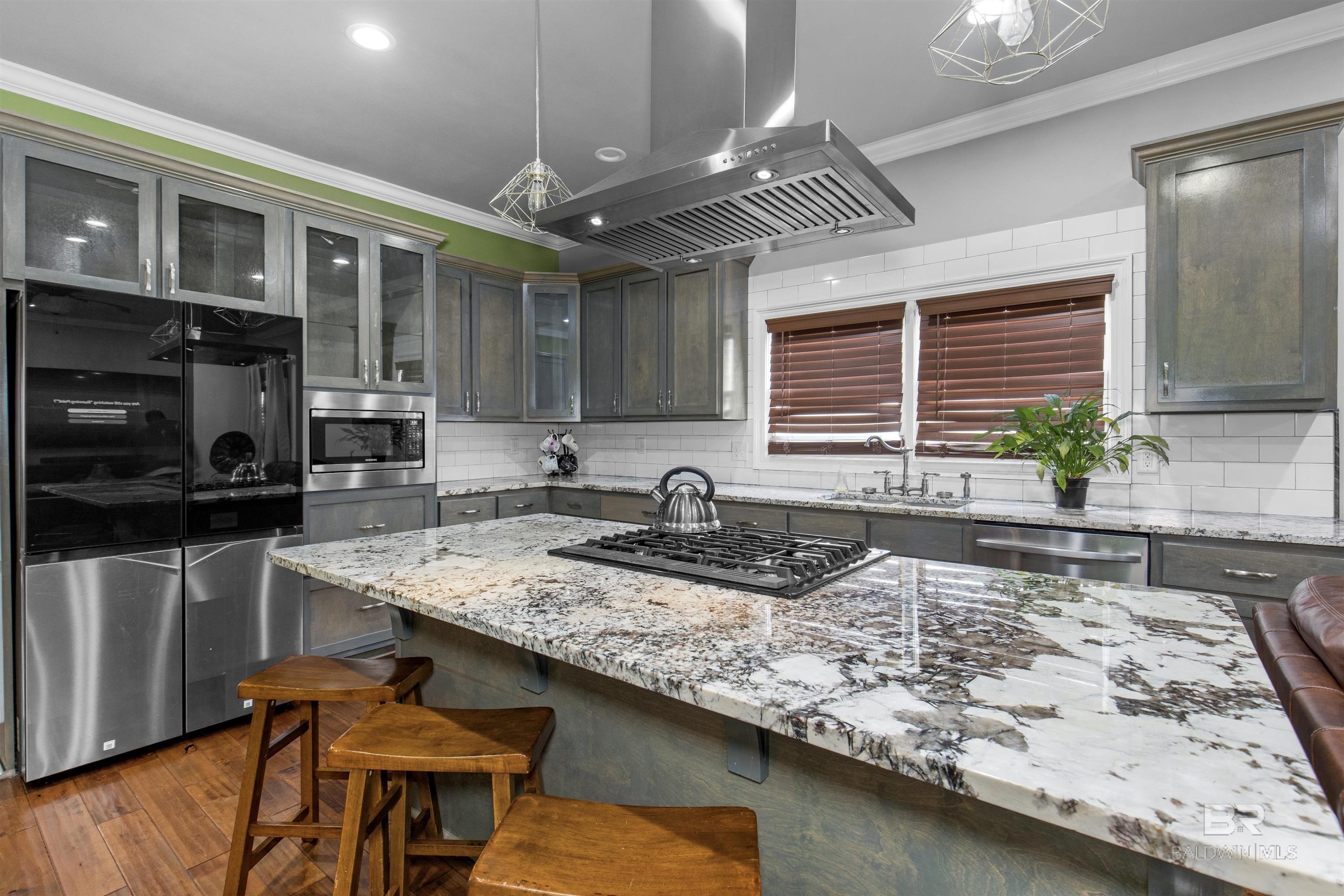 Image 3: Kitchen