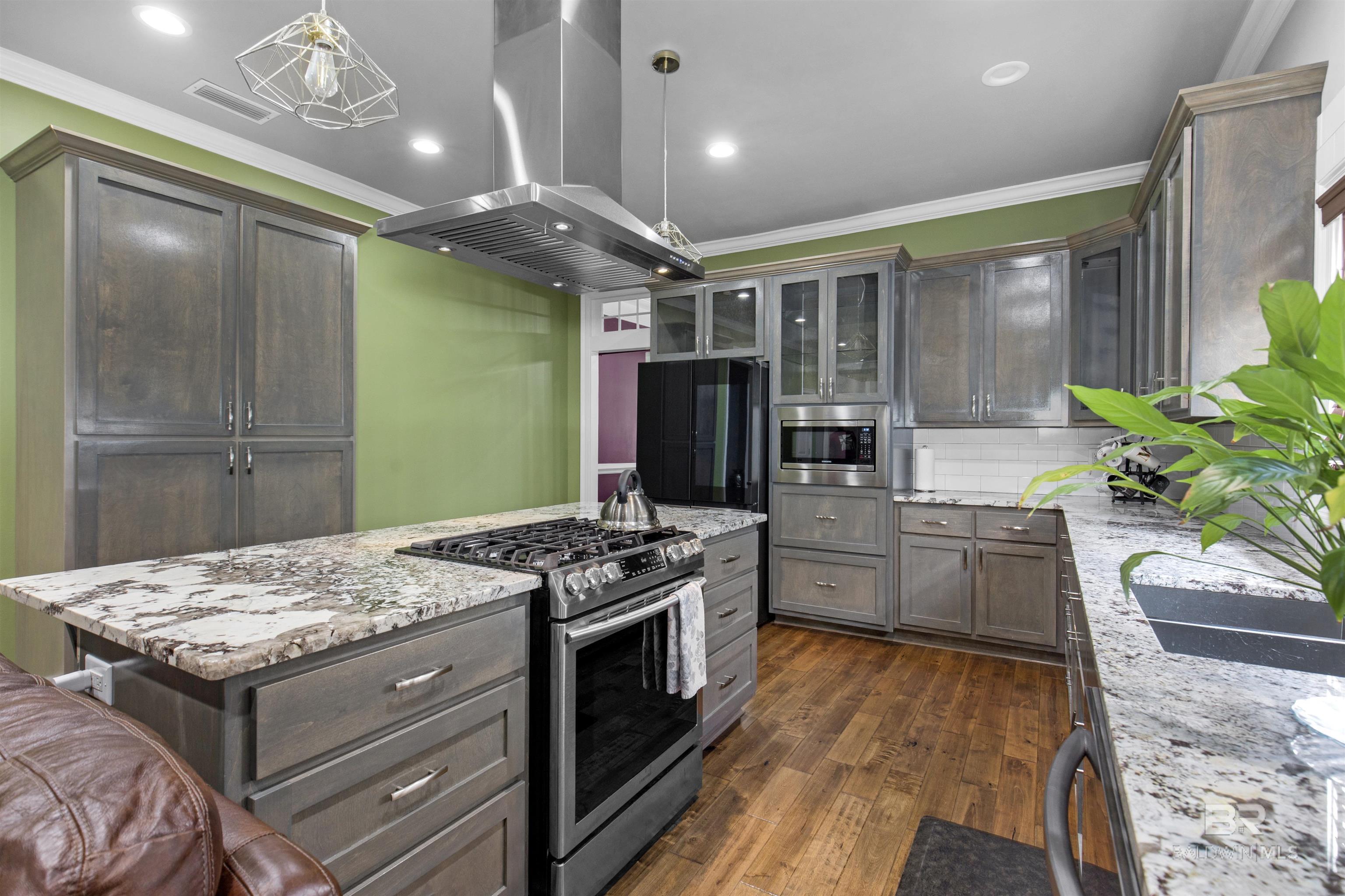 Image 4: Kitchen