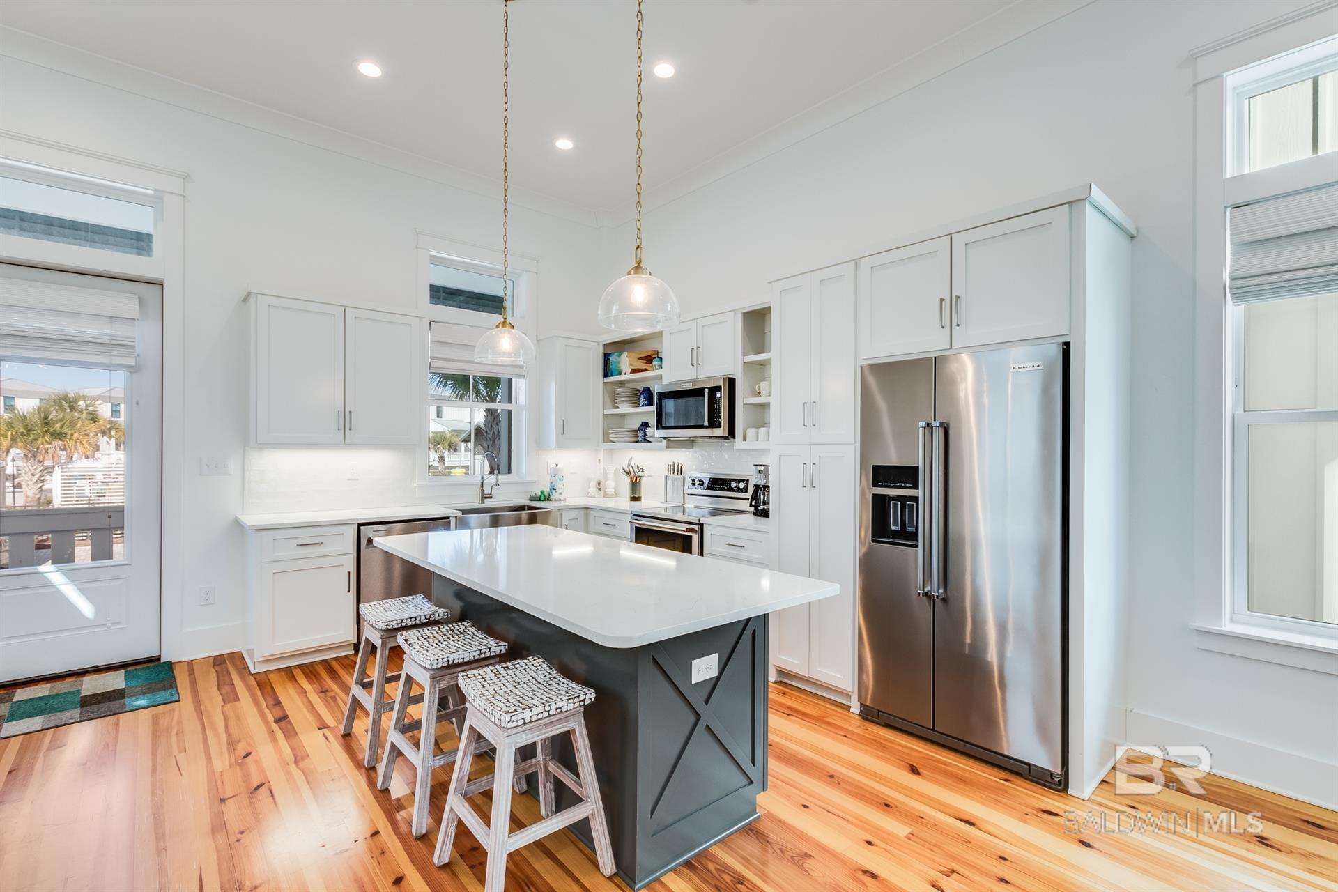 Image 3: Kitchen