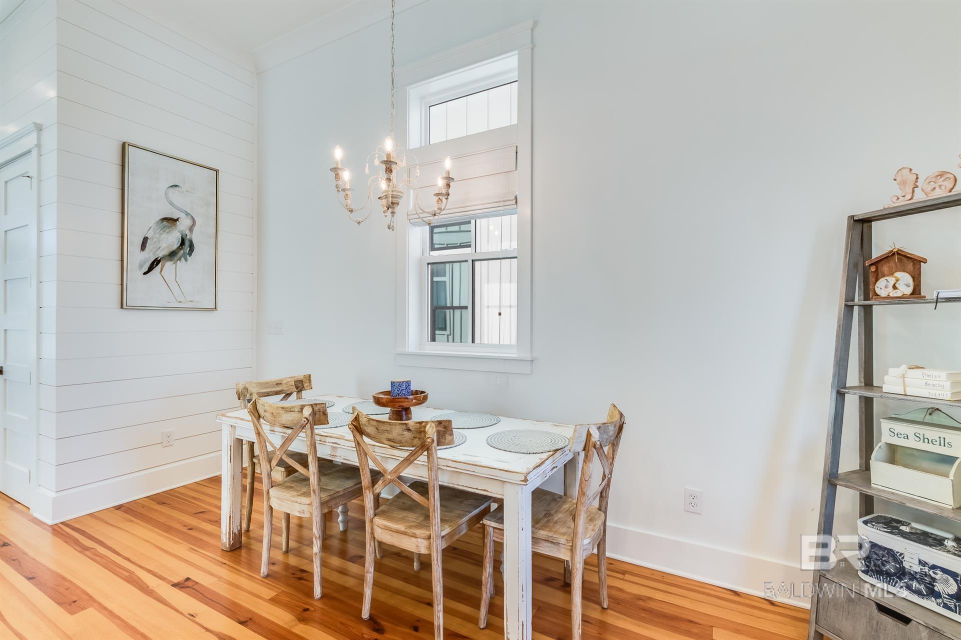 Image 4: Dining Area