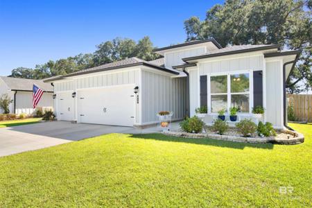 516 Golden Leaf Avenue