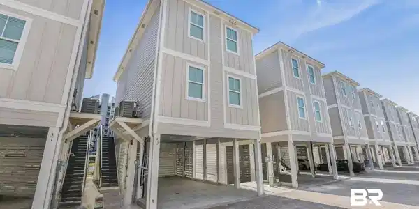 951 W Lagoon Avenue