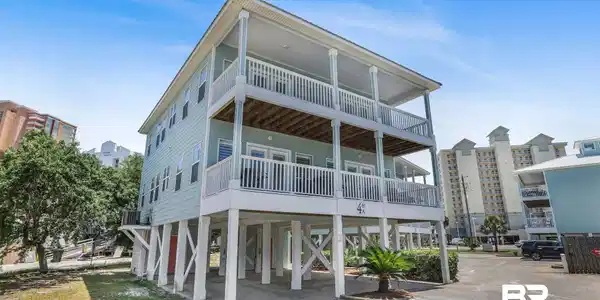 908 W Lagoon Avenue