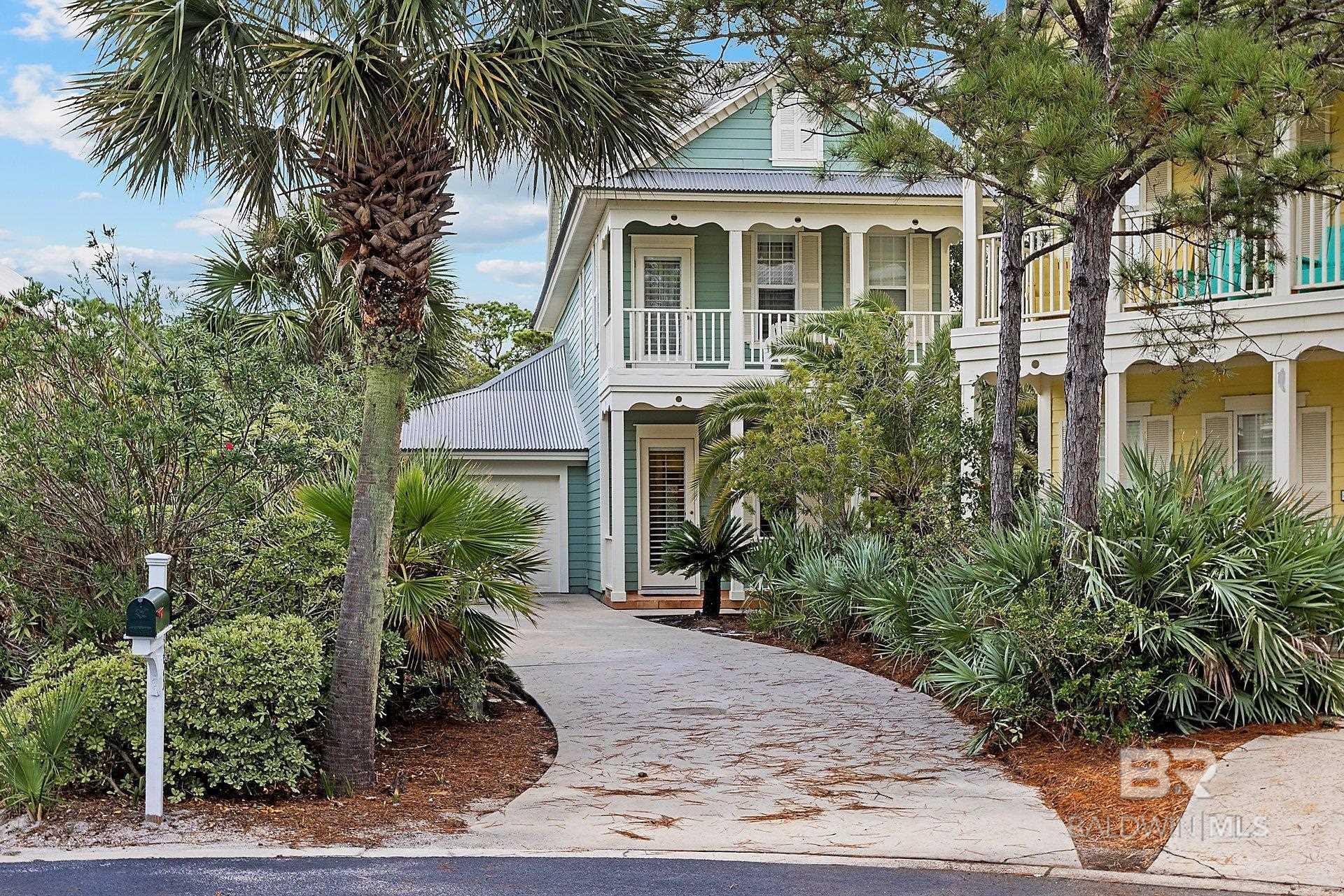 Image 3: Entrance onto property