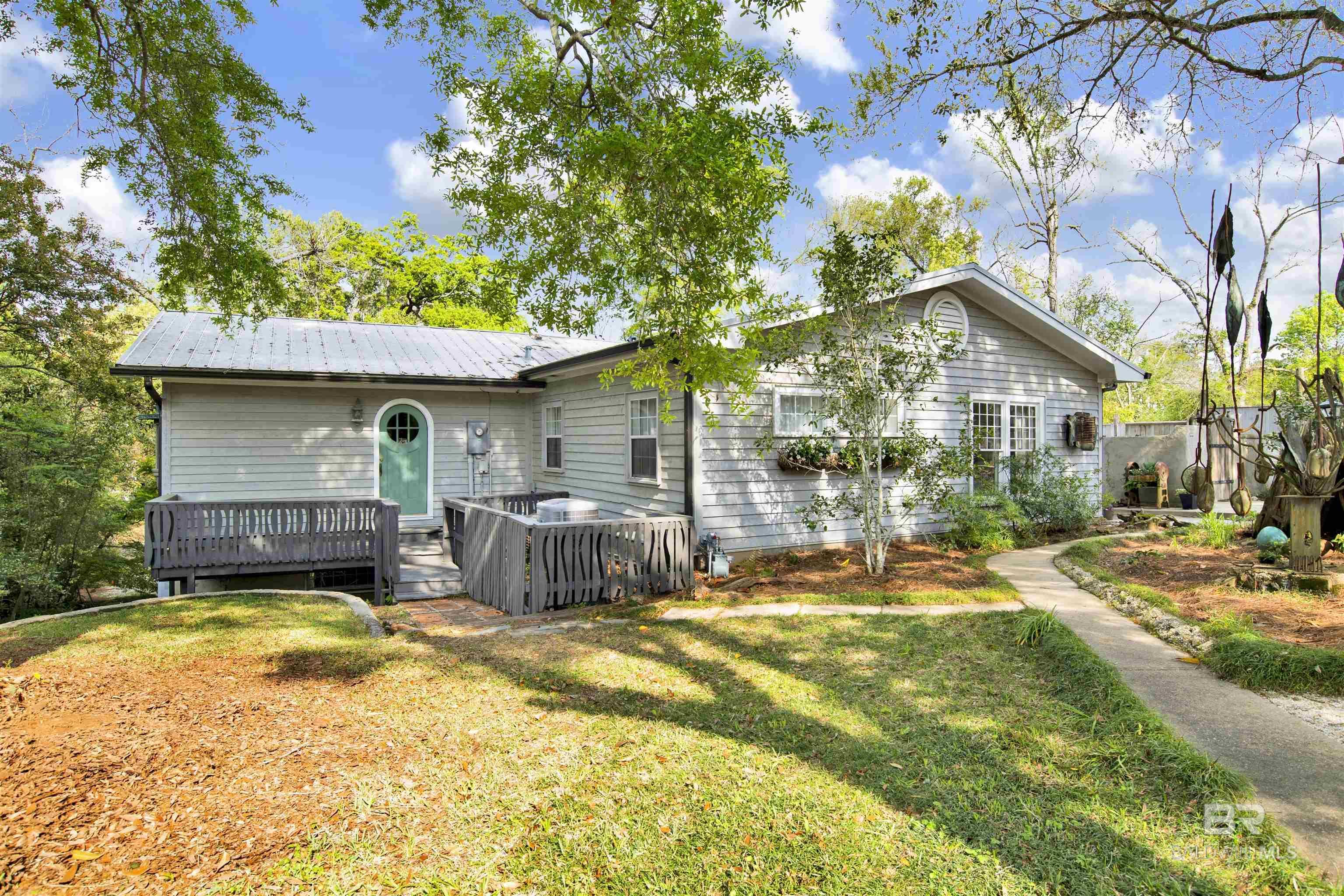 Image 3: Front Of Structure