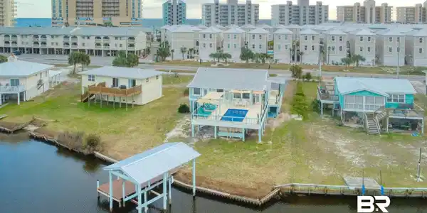 942 W Lagoon Avenue