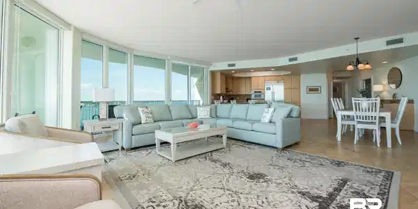 Image 3: Living room with a ceiling fan