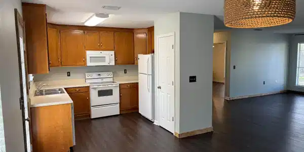 Image 4: Kitchen