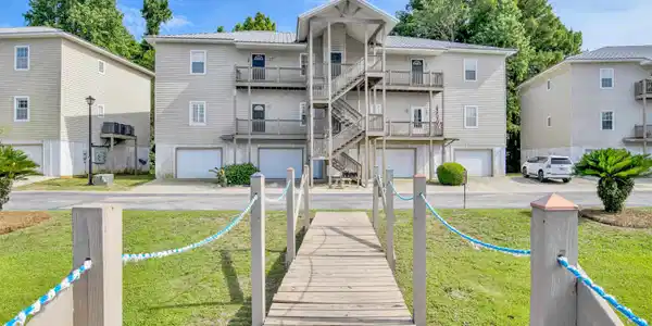 4 Yacht Club Drive