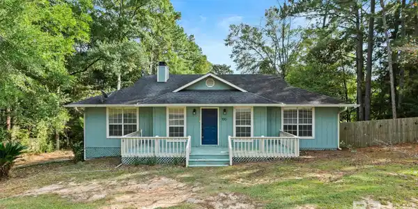 100 Maplewood Loop