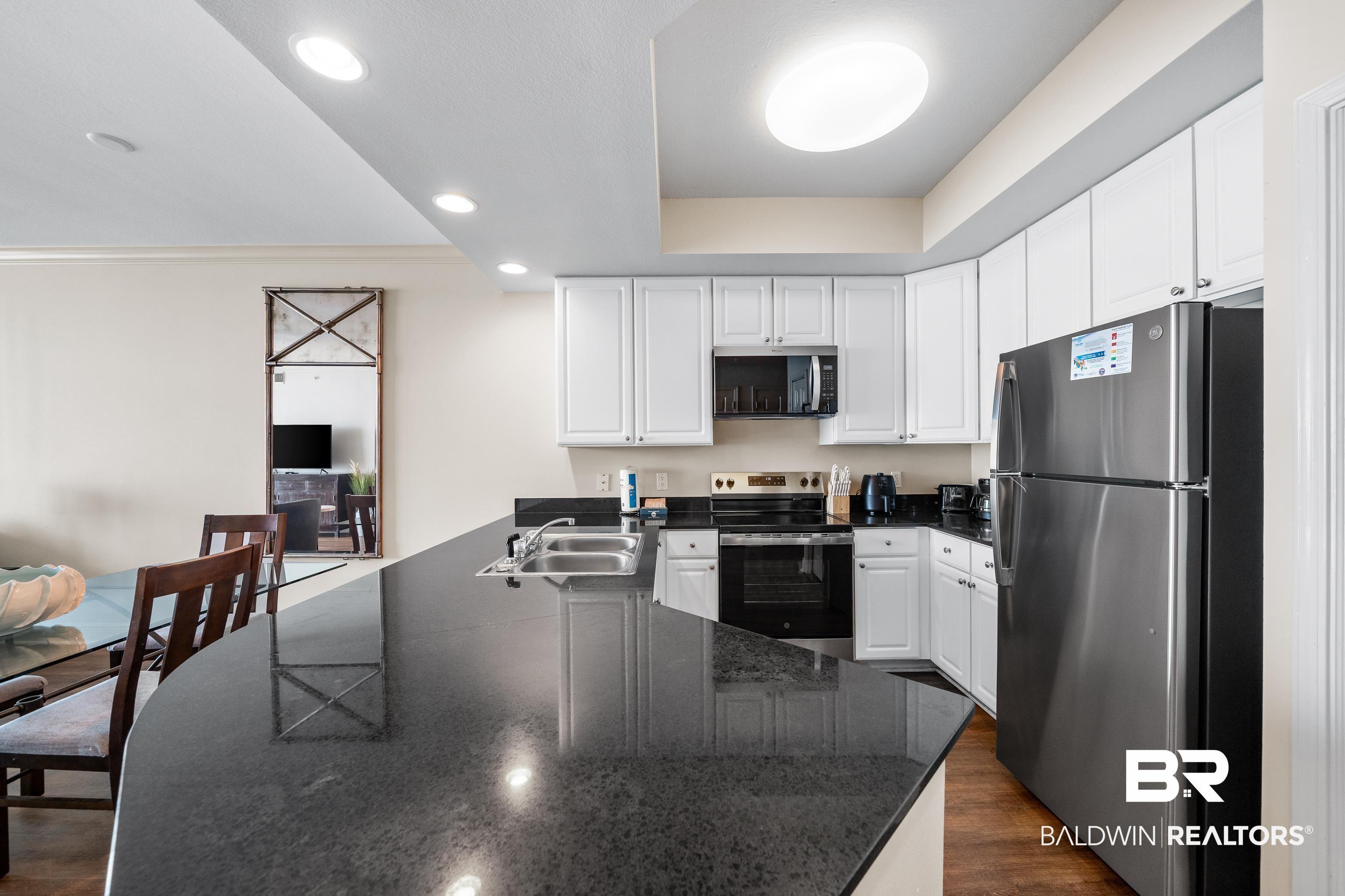 Image 3: Kitchen