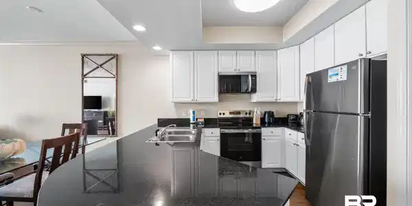 Image 3: Kitchen