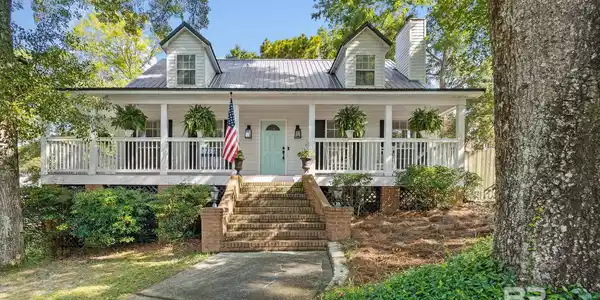 100 Palisade Circle
