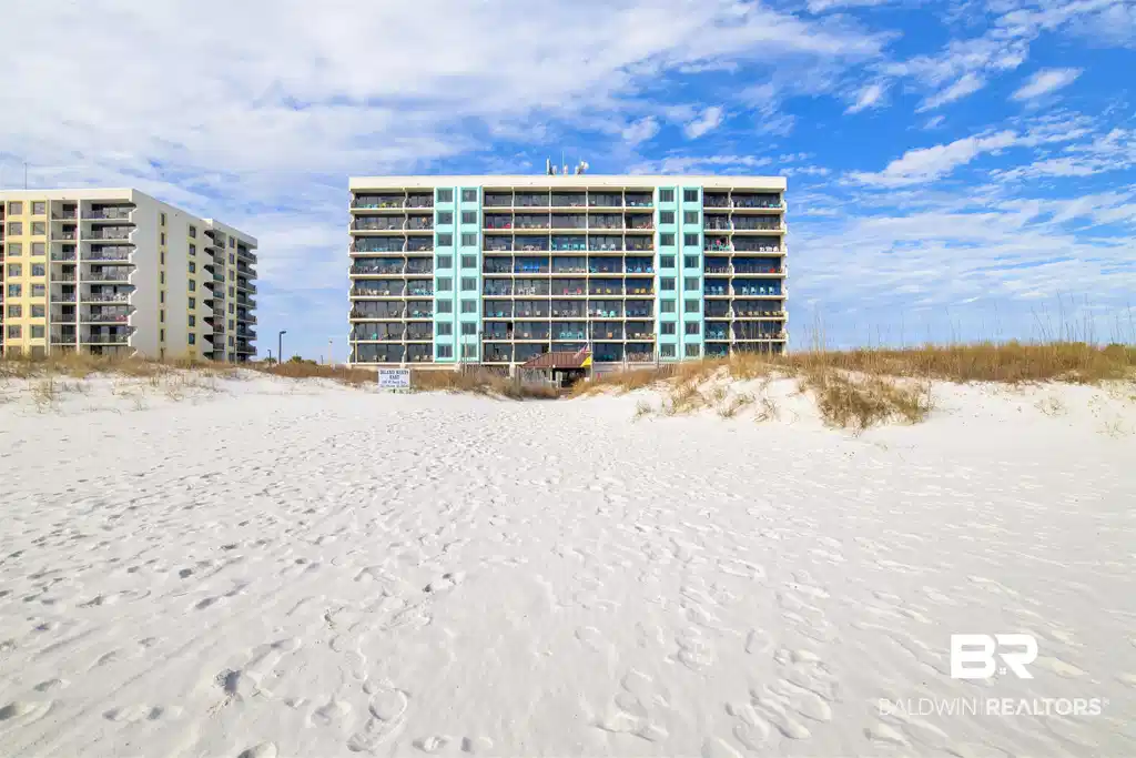 Image 1: Direct Beach Views