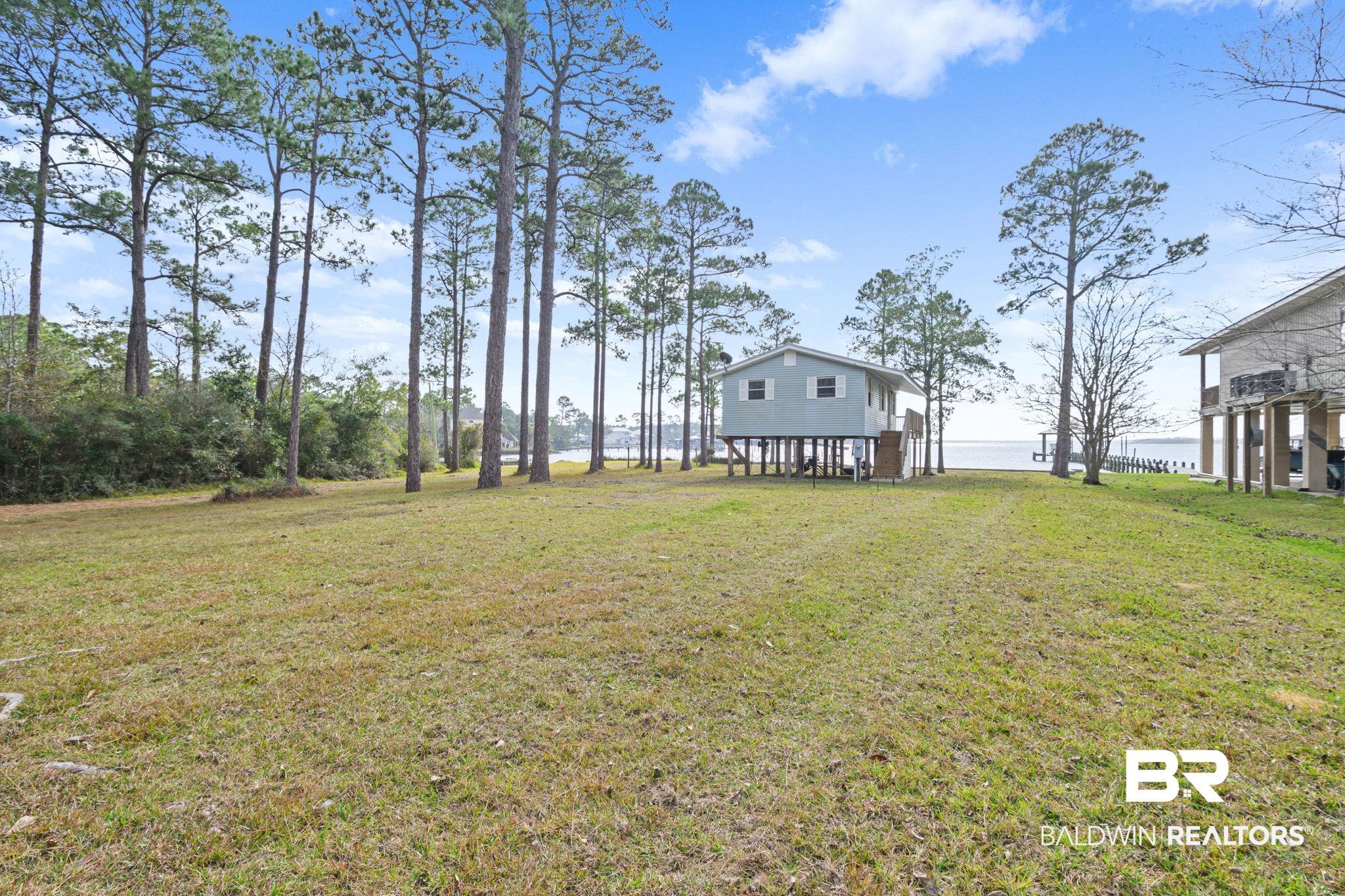 Image 4: View of grassy yard