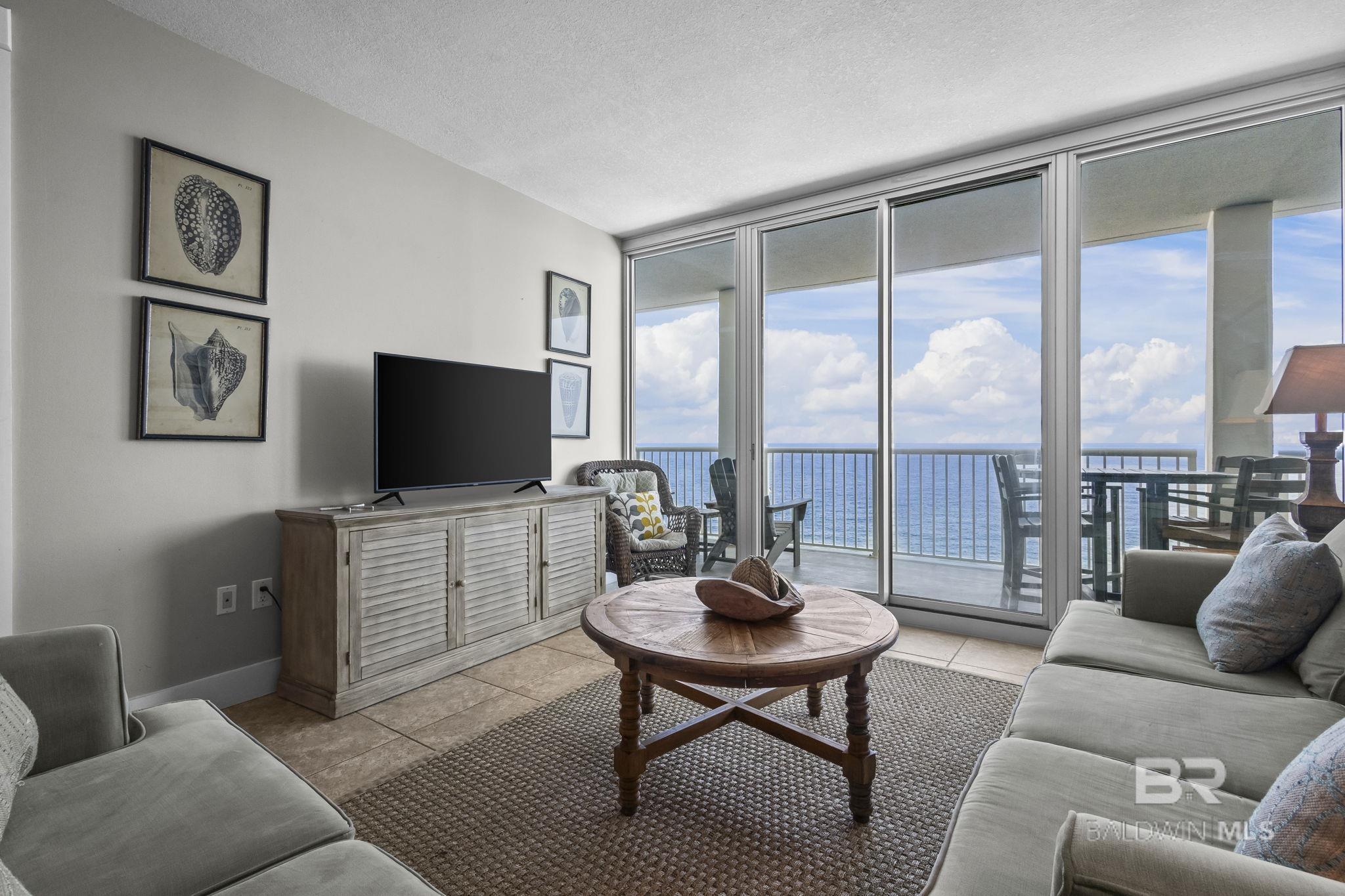 Image 3: Living Room