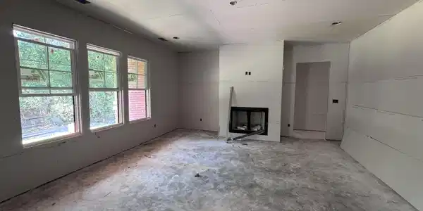 Image 4: Living Room