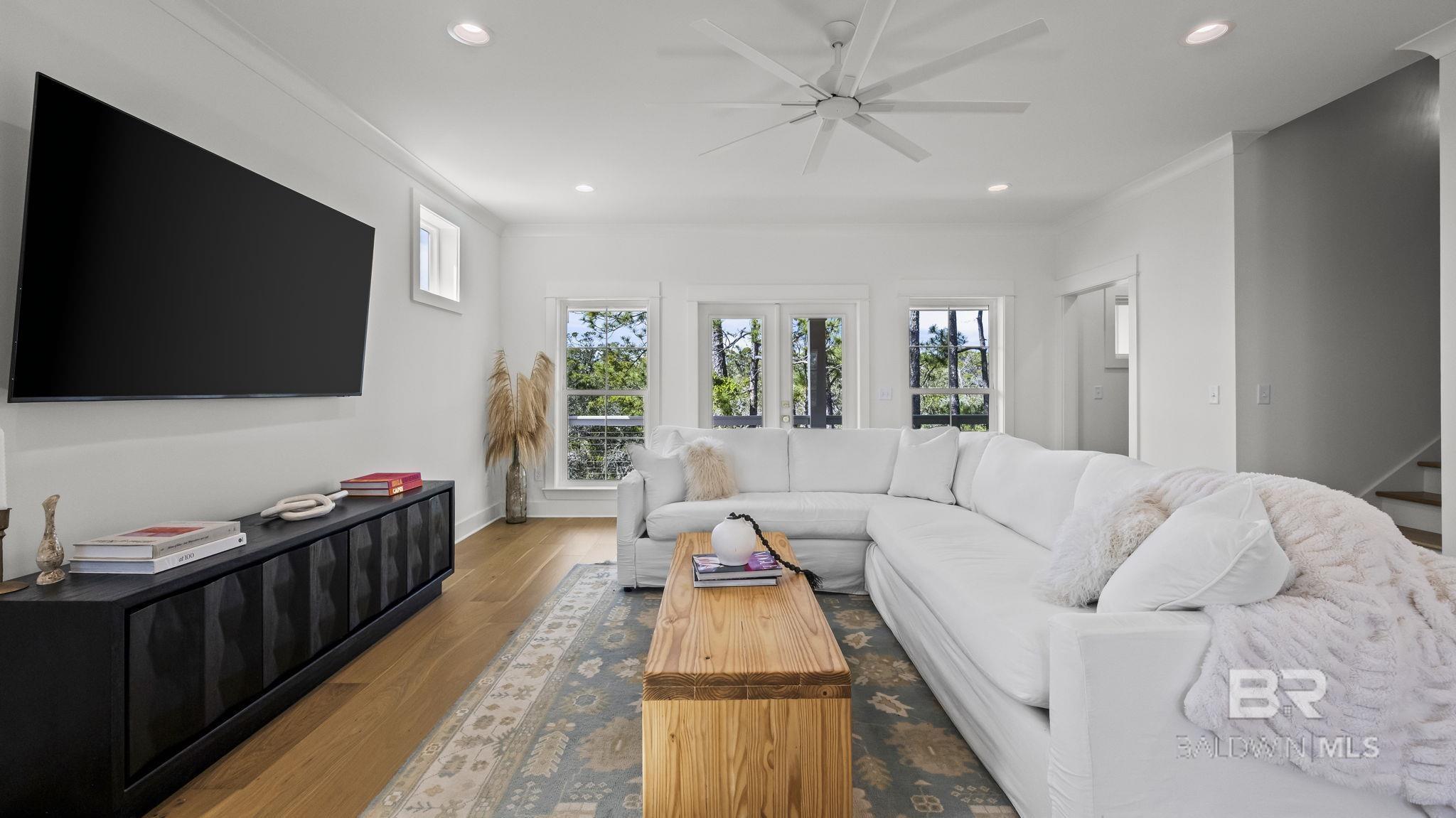 Image 3: Living Room