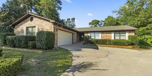 102 Jewel Circle