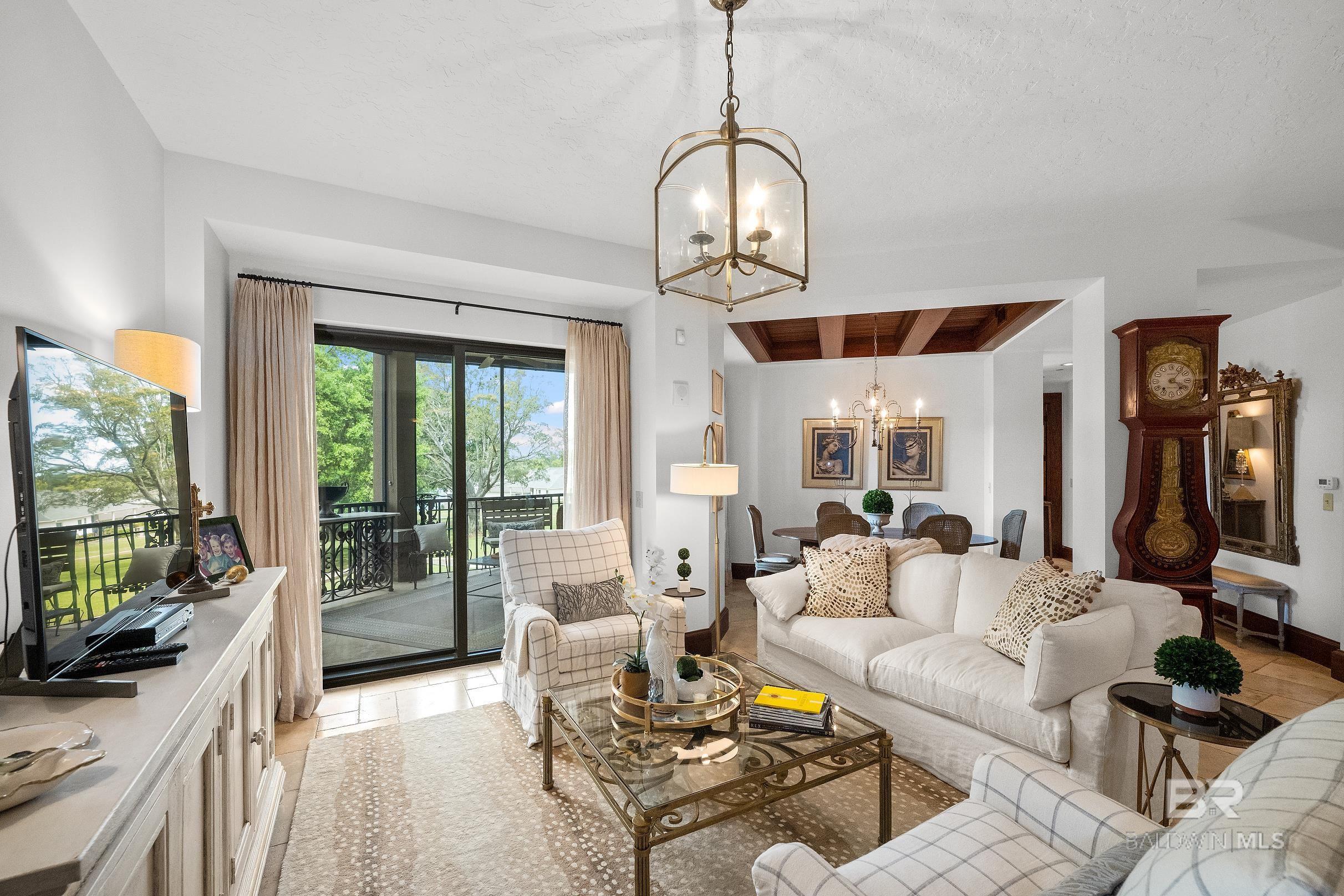 Image 4: Living Room