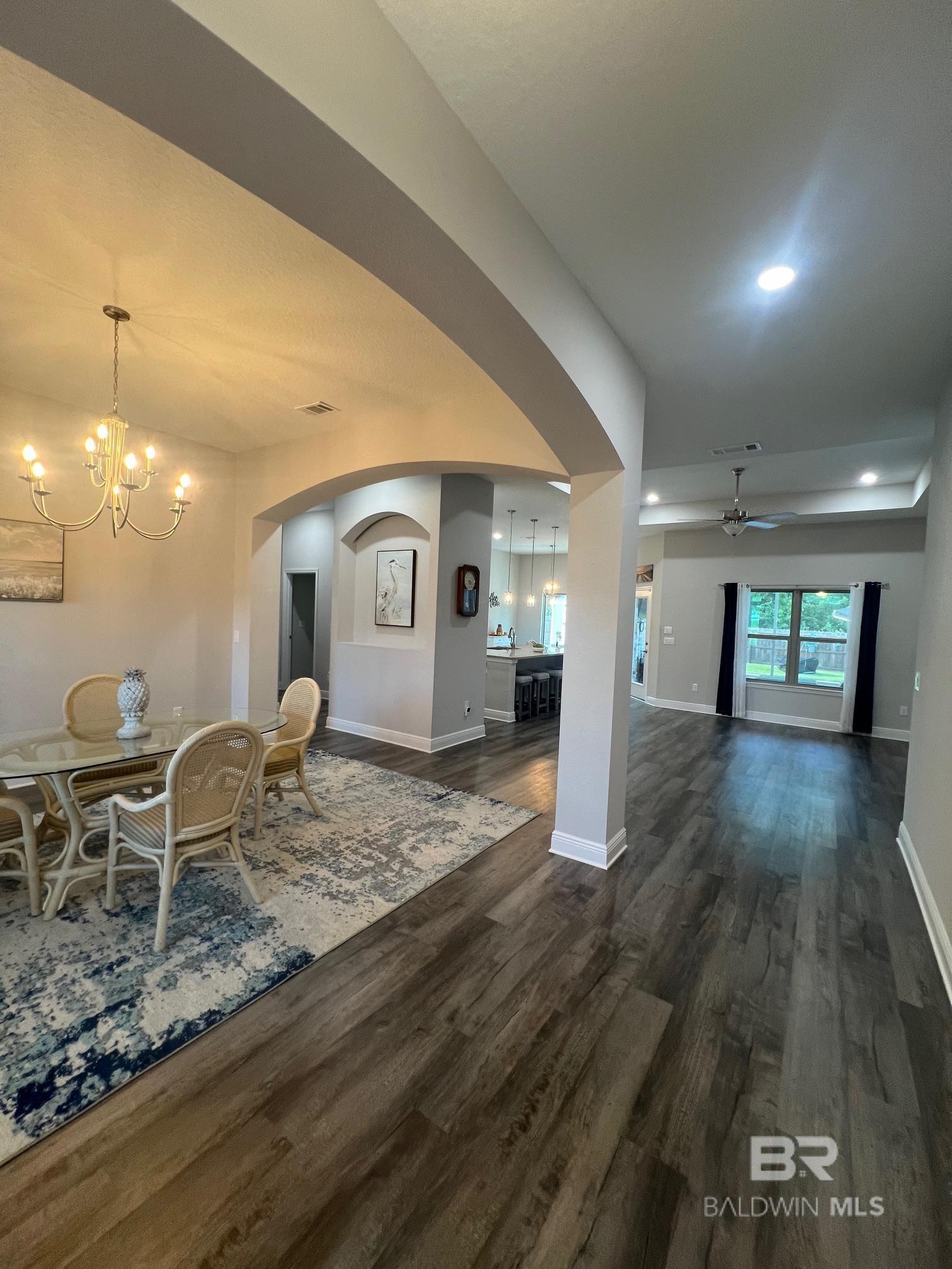 Image 4: Dining Area