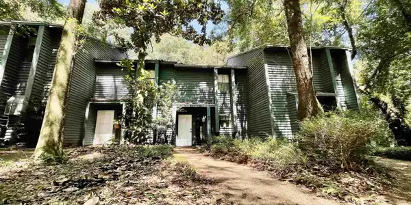 7 Summer Oaks Drive