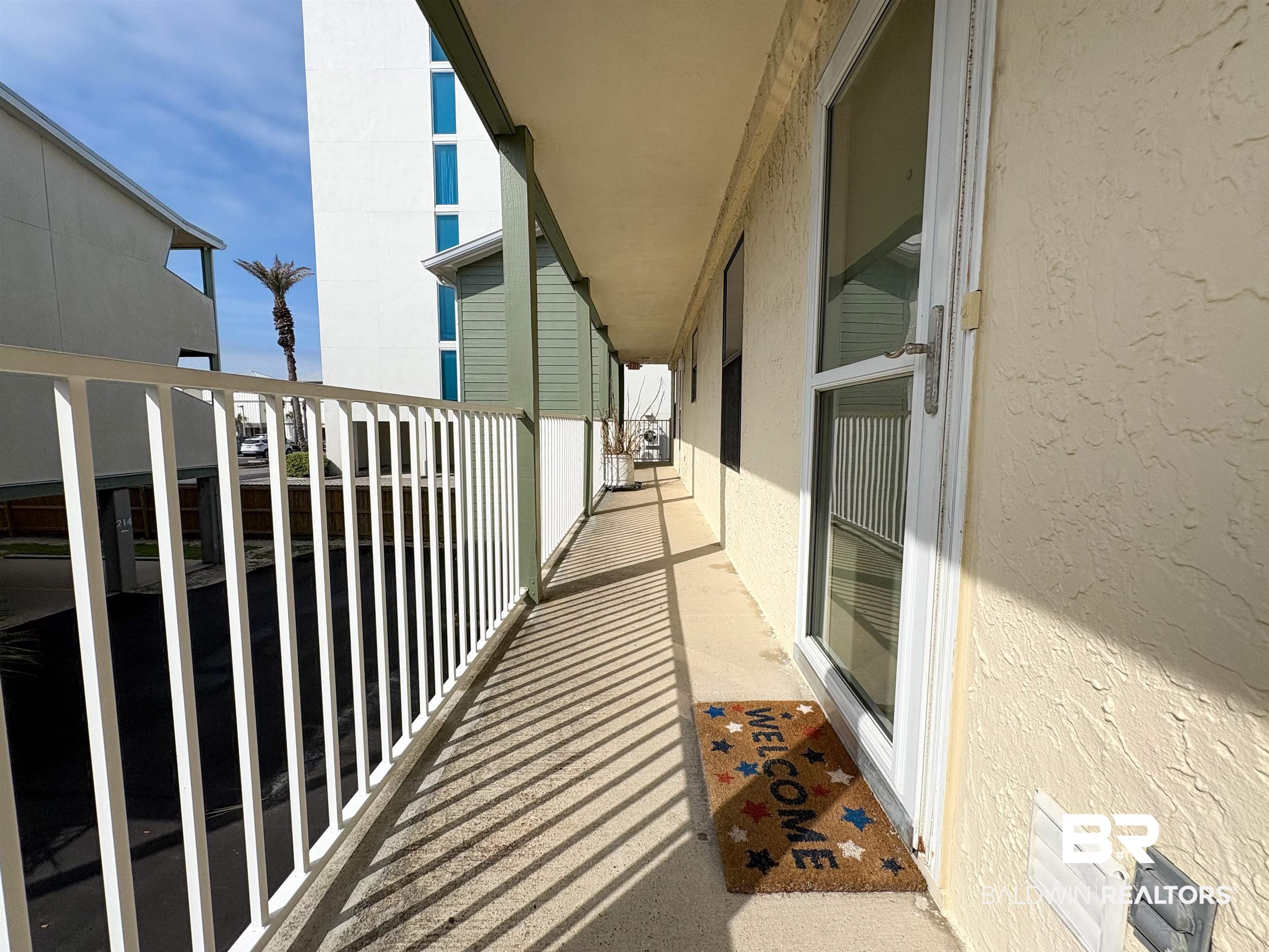 Image 4: View of balcony