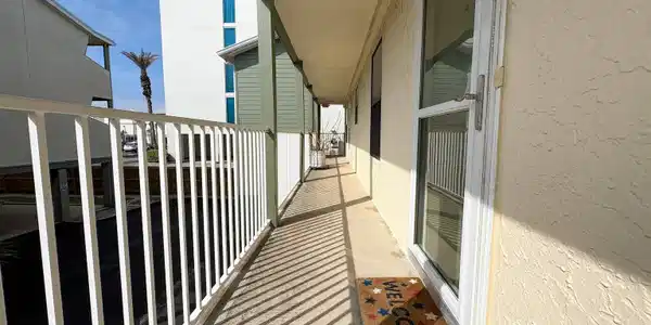 Image 4: View of balcony