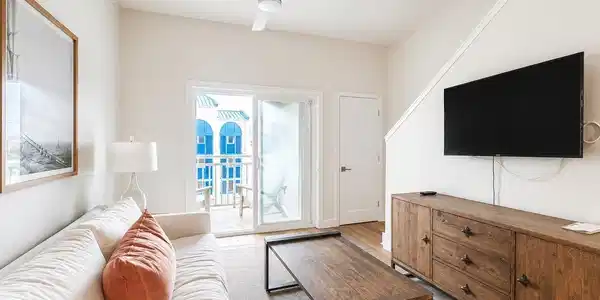 Image 3: Living Room