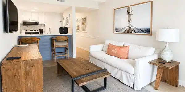 Image 4: Living Room