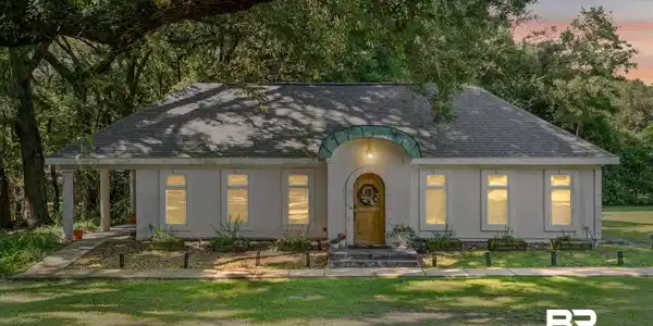 Image 4: Cottage at Twilight