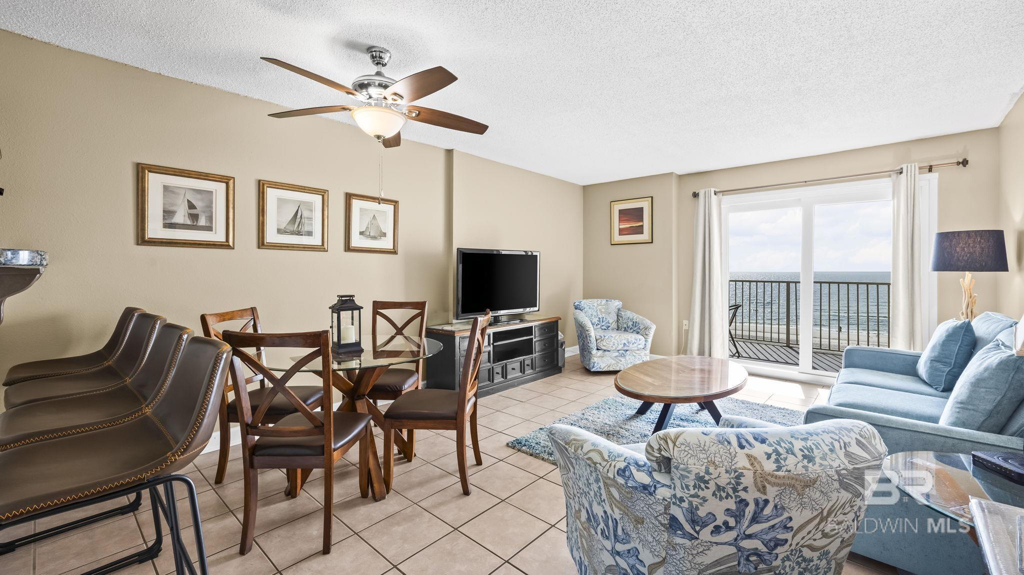 Image 4: Living Room