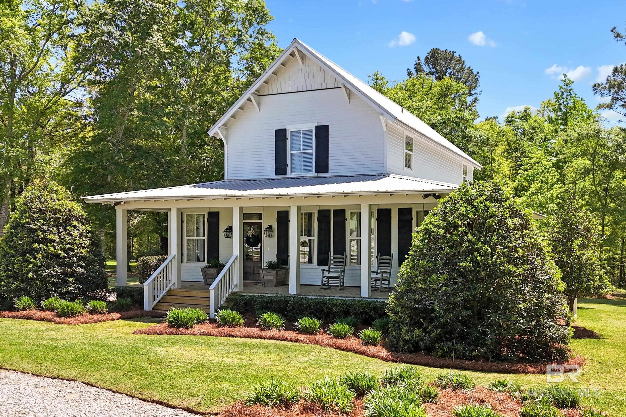 Image 4: Front Of Structure