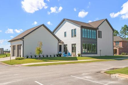 902 Inlet Circle