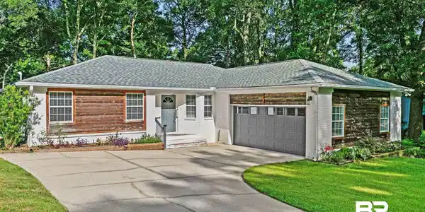 303 S Greenbriar Circle