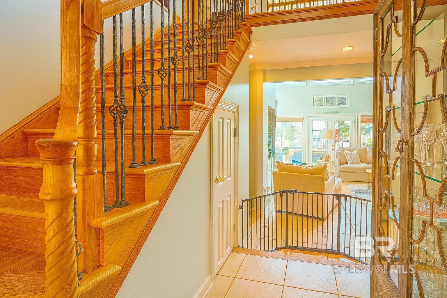 Image 4: Foyer