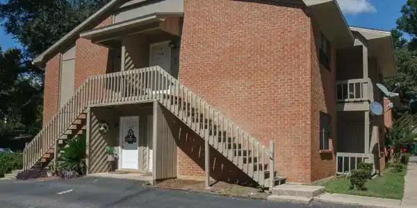 512 Lake Forest Boulevard