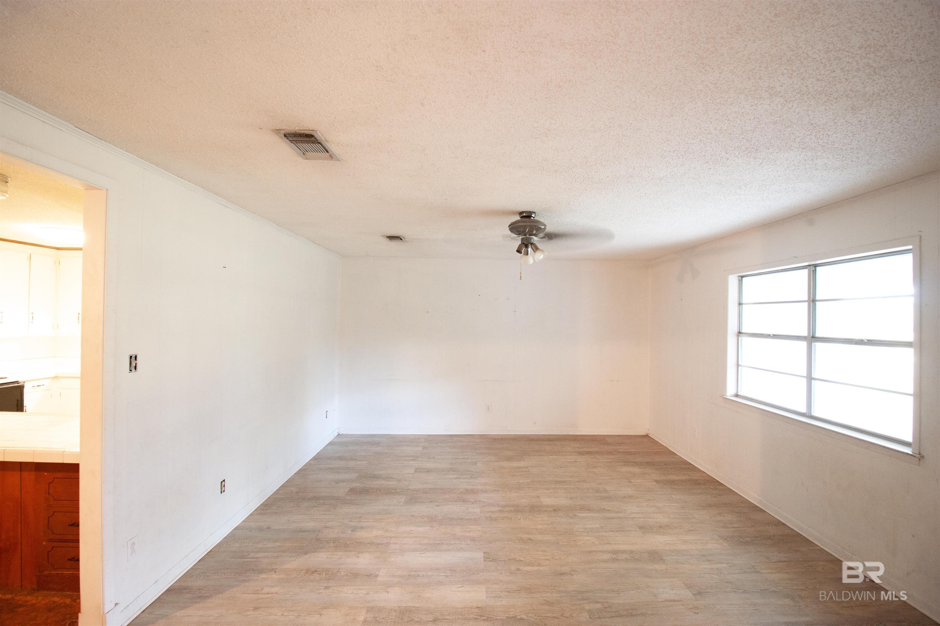 Image 3: Living Area