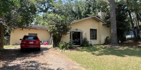 105 Iris Cir