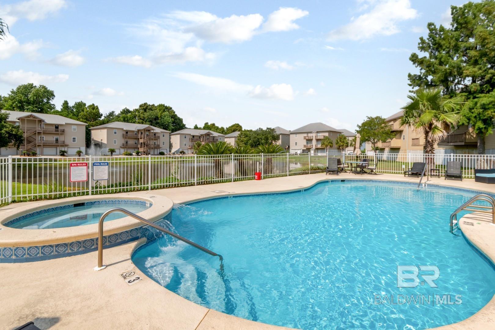 Image 2: Pool