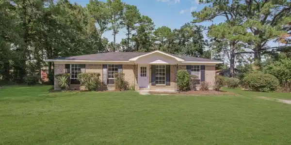 1401 Warren Drive